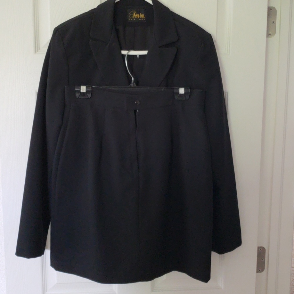 Super cute 2 piece suit jacket & skirt size 10/12